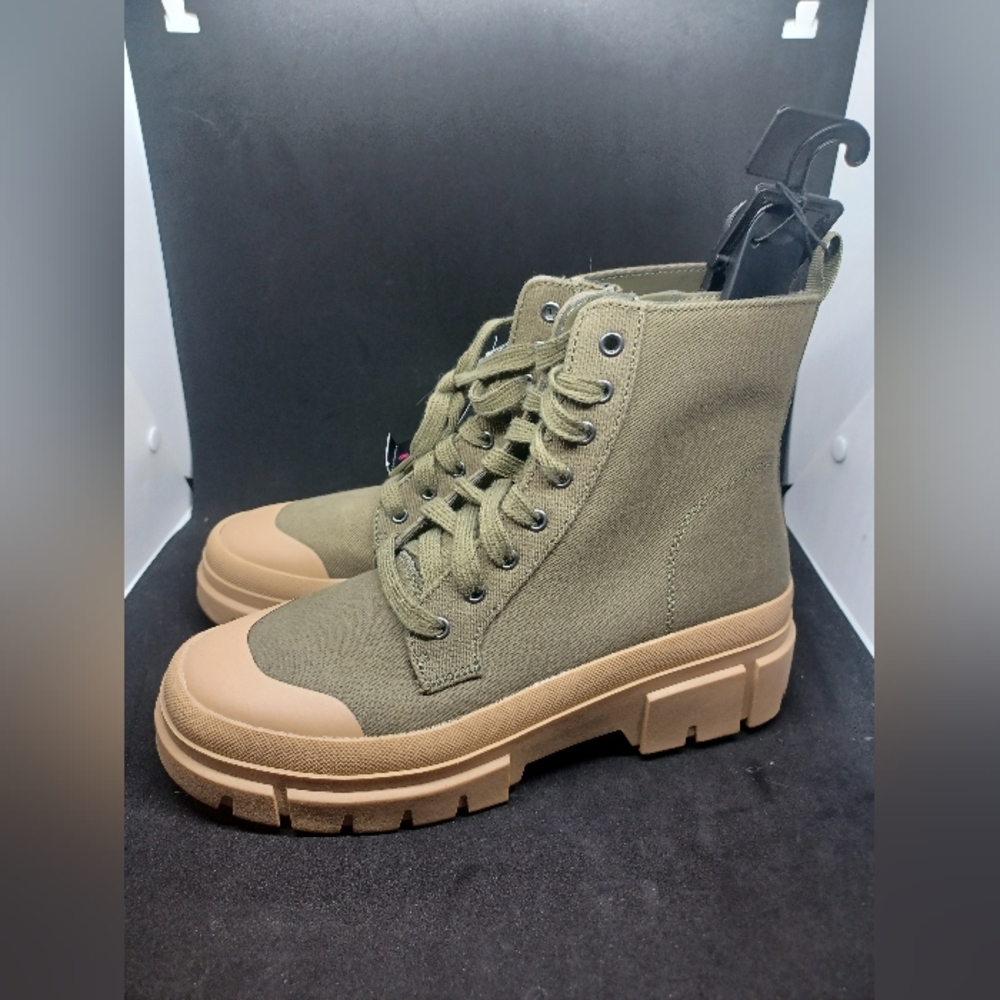 No Boundaries Women's Green & Tan Combat Boots